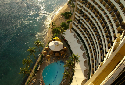 photo-of-a-beachside-resort-vacation-travel