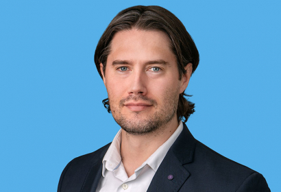 Portrait of Simon Pulman