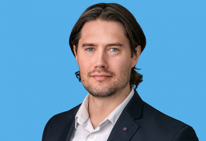 Portrait of Simon Pulman